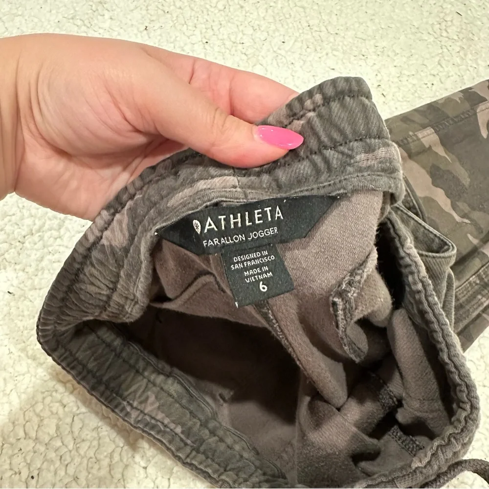 athleta camo farallon joggers size 6 - Picture 2 of 3